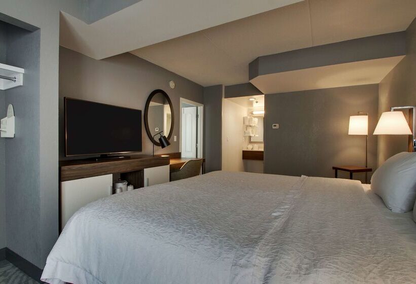 Отель Hampton Inn & Suites Chicago/aurora