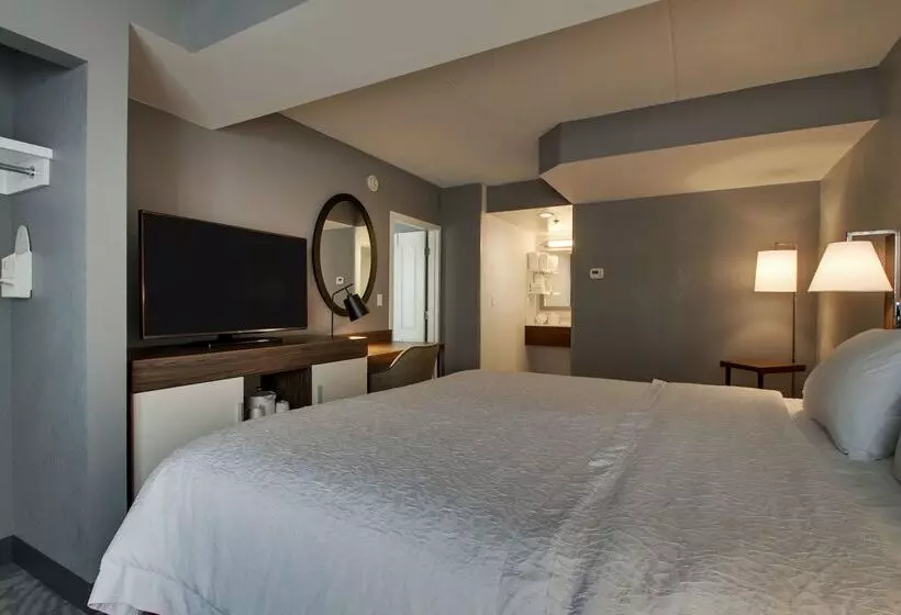Отель Hampton Inn & Suites Chicago/aurora