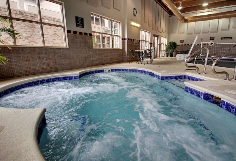 Отель Hampton Inn & Suites Chicago/aurora