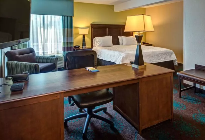 هتل Hampton Inn & Suites Destin