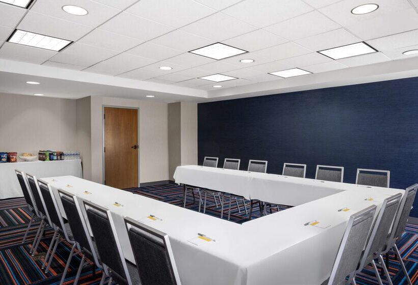 Отель Hampton Inn & Suites State College At Williamsburg Square