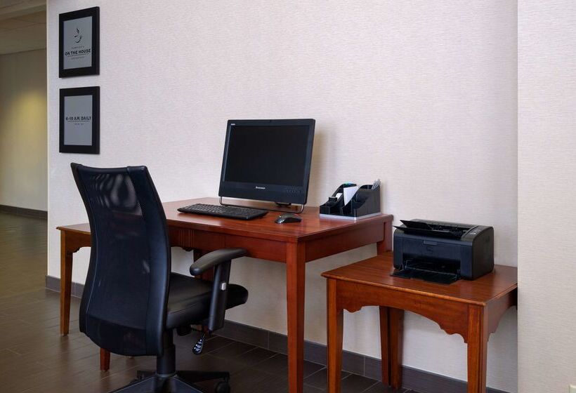 בית מלון כפרי Hampton Inn & Suites State College At Williamsburg Square