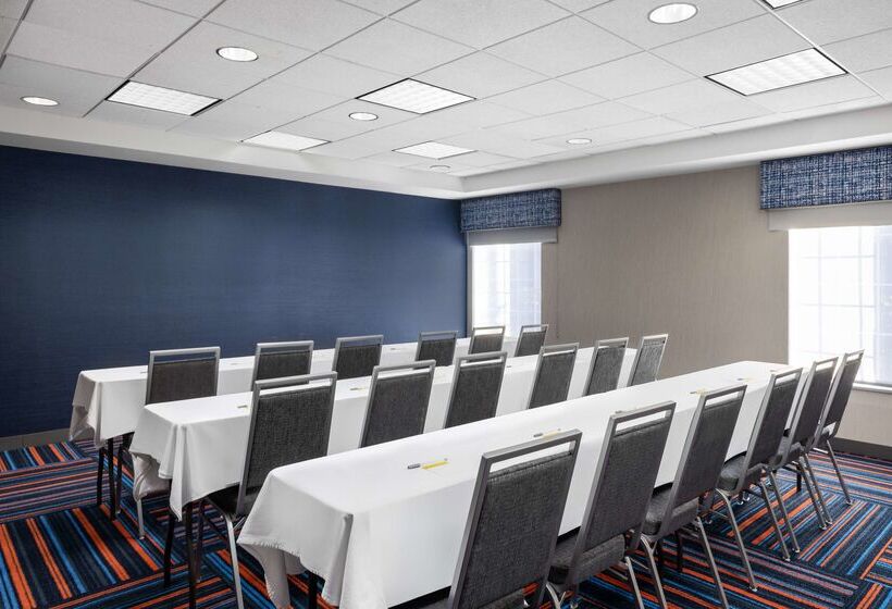 Отель Hampton Inn & Suites State College At Williamsburg Square