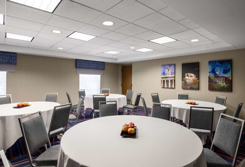 Отель Hampton Inn & Suites State College At Williamsburg Square