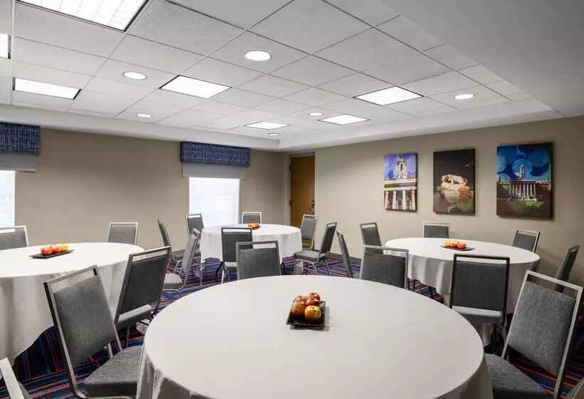 هتل Hampton Inn & Suites State College At Williamsburg Square