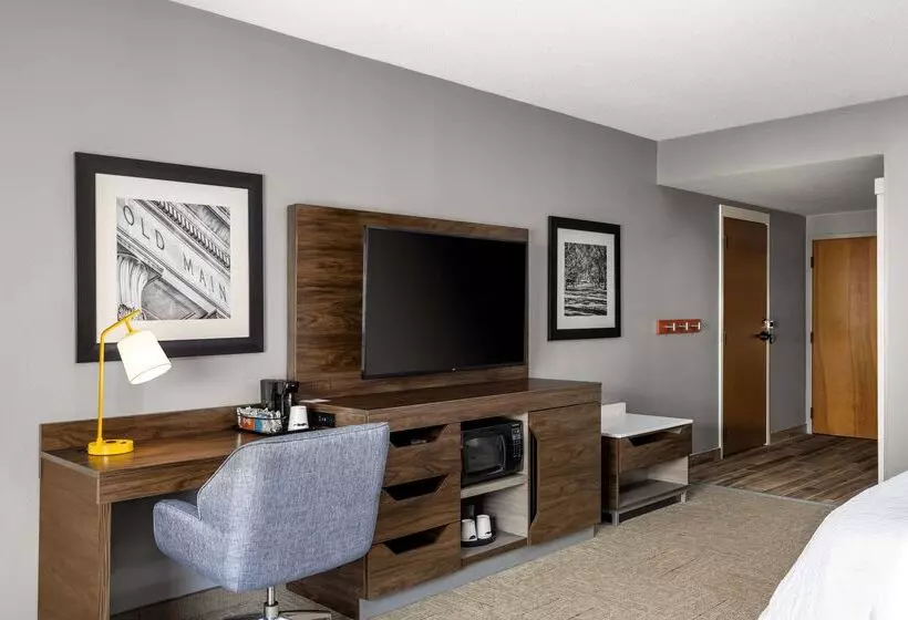 هتل Hampton Inn & Suites State College At Williamsburg Square