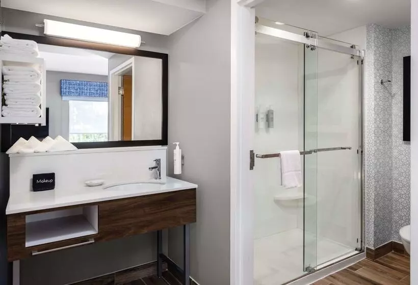 هتل Hampton Inn & Suites State College At Williamsburg Square