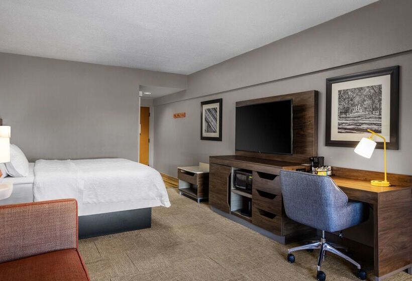 Отель Hampton Inn & Suites State College At Williamsburg Square