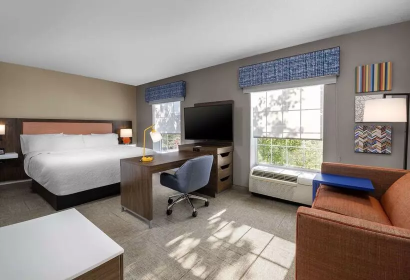 هتل Hampton Inn & Suites State College At Williamsburg Square