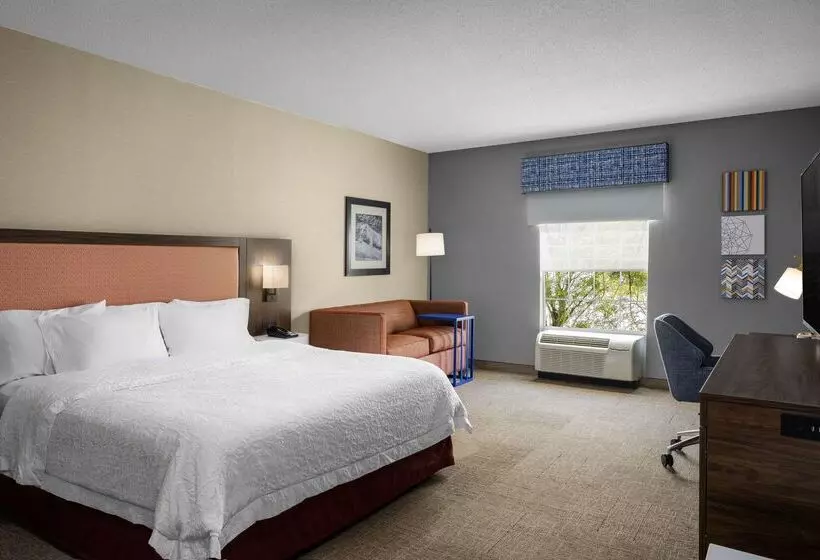 هتل Hampton Inn & Suites State College At Williamsburg Square