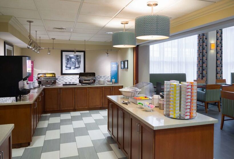 בית מלון כפרי Hampton Inn & Suites State College At Williamsburg Square