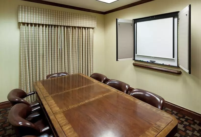 هتل Hampton Inn & Suites Texarkana