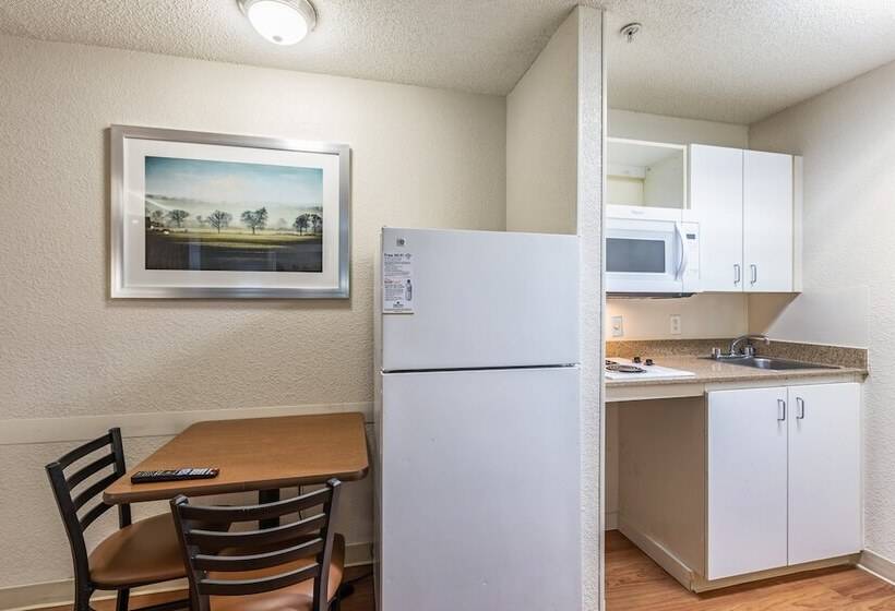 Otel Hometowne Studios By Red Roof Atlanta Chamblee