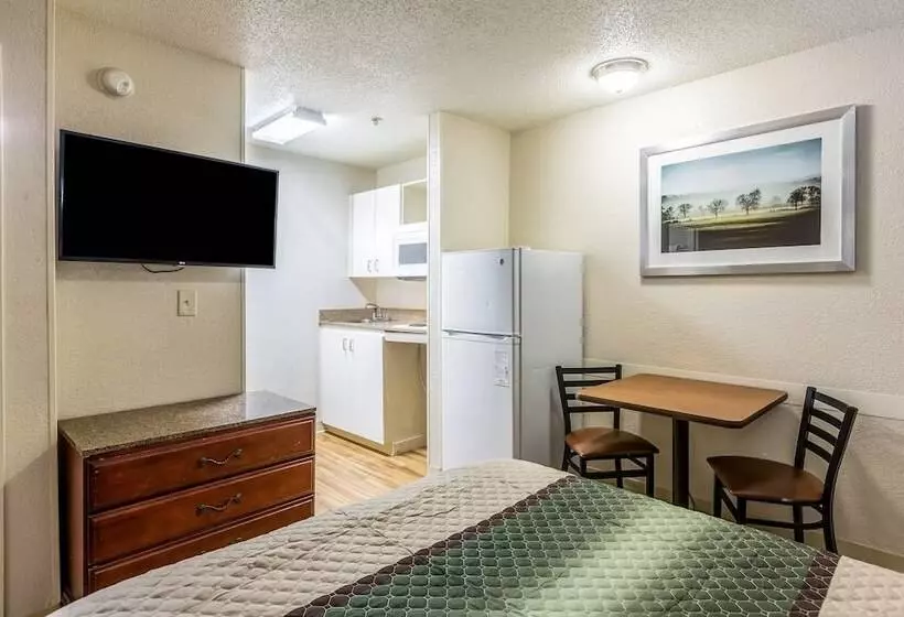 בית מלון כפרי Hometowne Studios By Red Roof Atlanta Chamblee