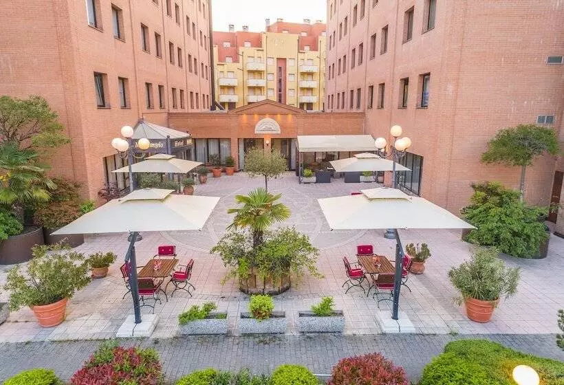 Отель Michelangelo