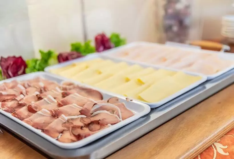 Отель Michelangelo