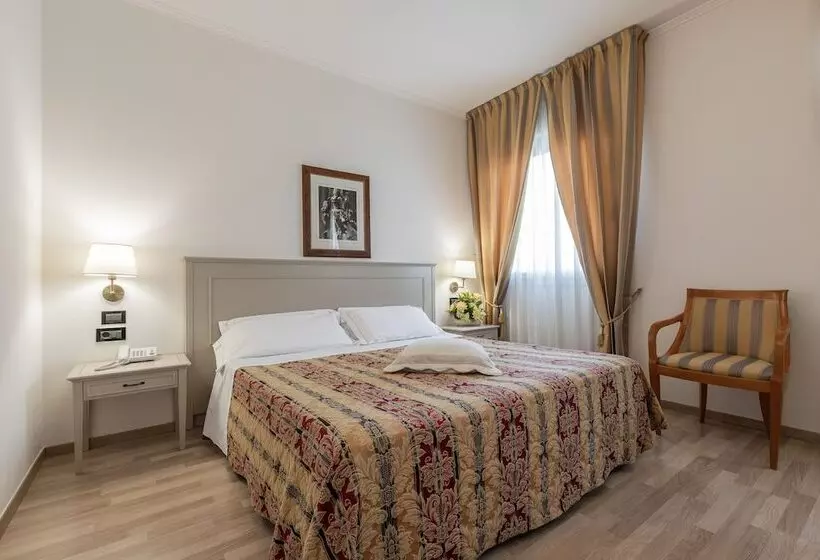 Отель Michelangelo