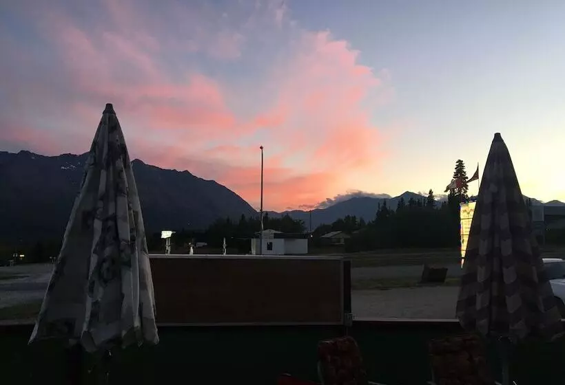 Retkeilymaja Kluane Park Inn