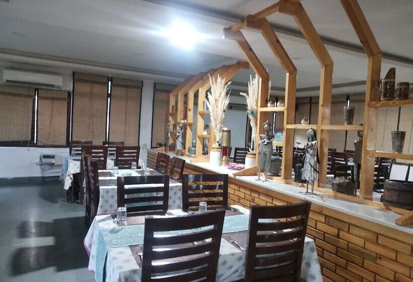 リゾートホテル Astroport Sariska Treetop By Eight Continents