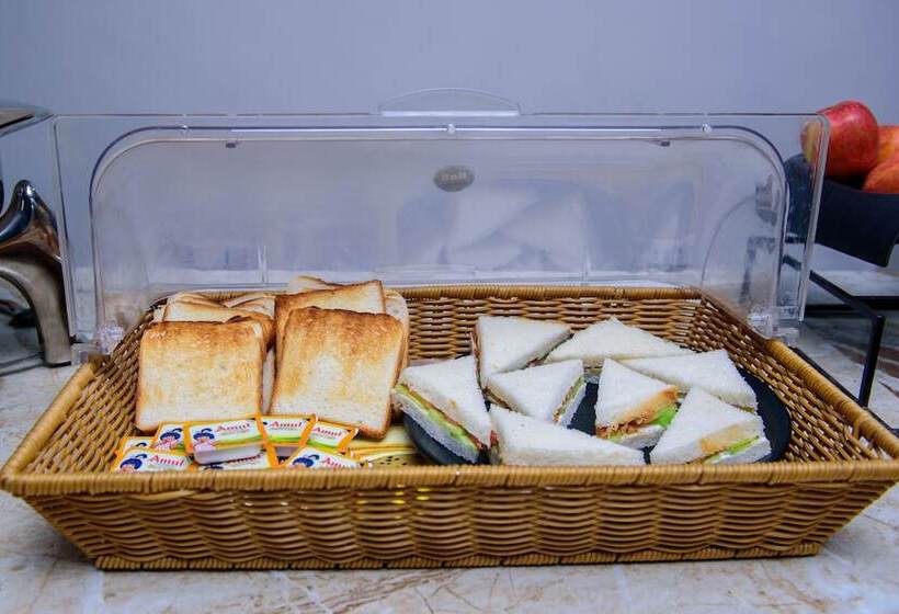 リゾートホテル Astroport Sariska Treetop By Eight Continents