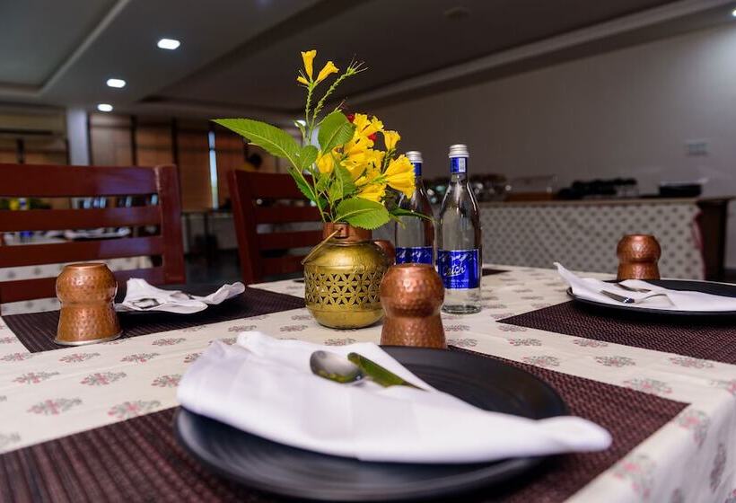 リゾートホテル Astroport Sariska Treetop By Eight Continents