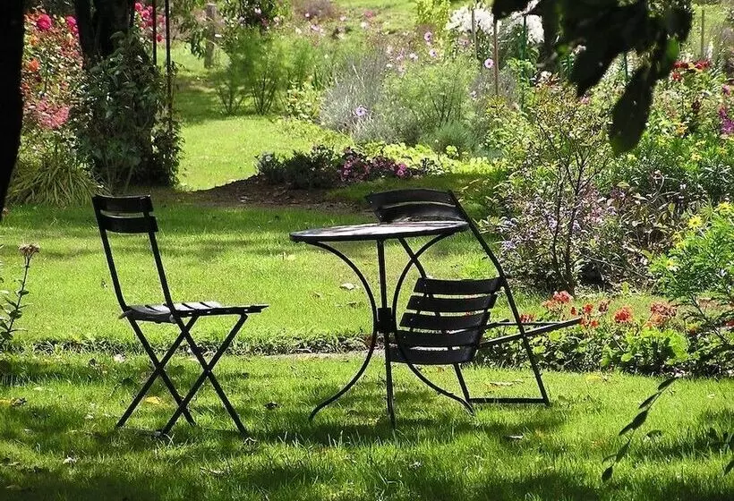 Aamiaismajoitus (B&B) Chambres D Hôtes La Semondière