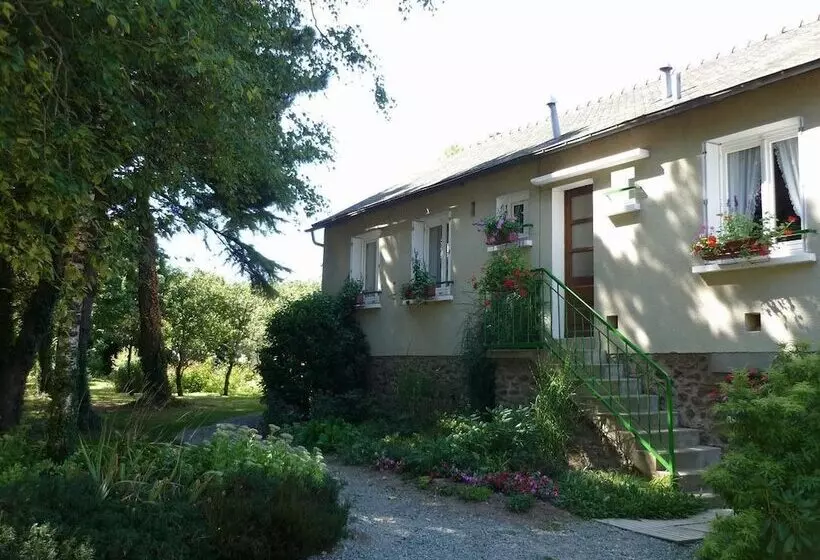 Aamiaismajoitus (B&B) Chambres D Hôtes La Semondière