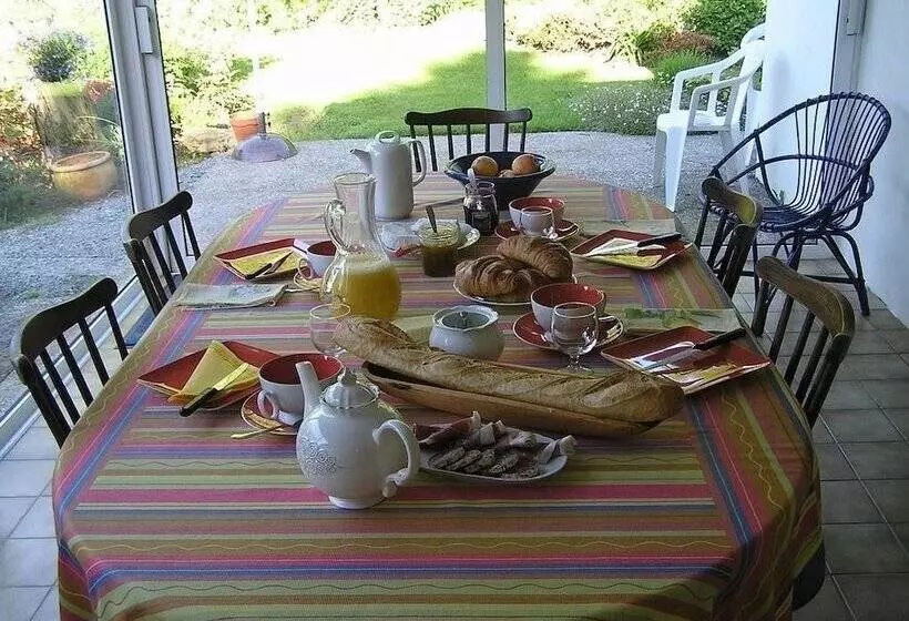 Aamiaismajoitus (B&B) Chambres D Hôtes La Semondière