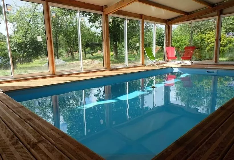 Aamiaismajoitus (B&B) Chambres D Hôtes La Semondière