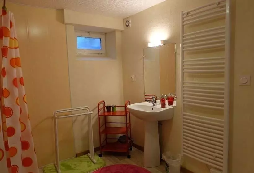 Aamiaismajoitus (B&B) Chambres D Hôtes La Semondière