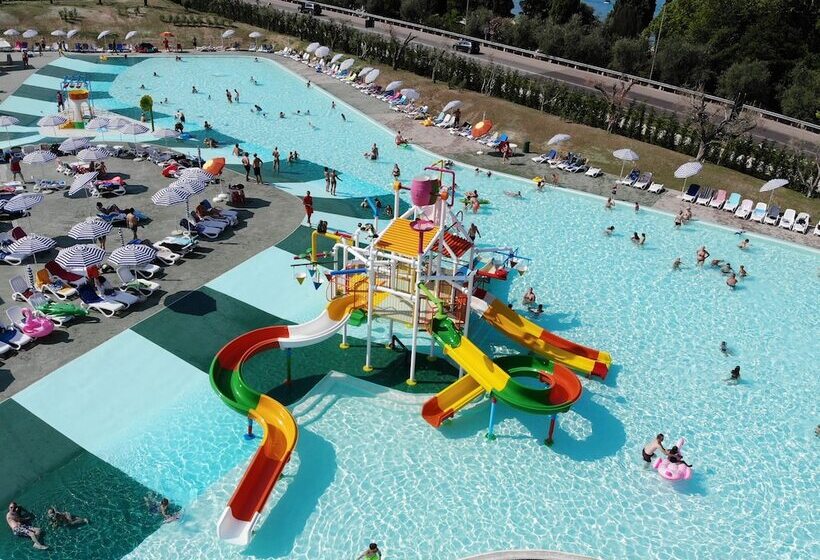 בית מלון כפרי Happy Camp Mobile Homes In Camping Cisano San Vito