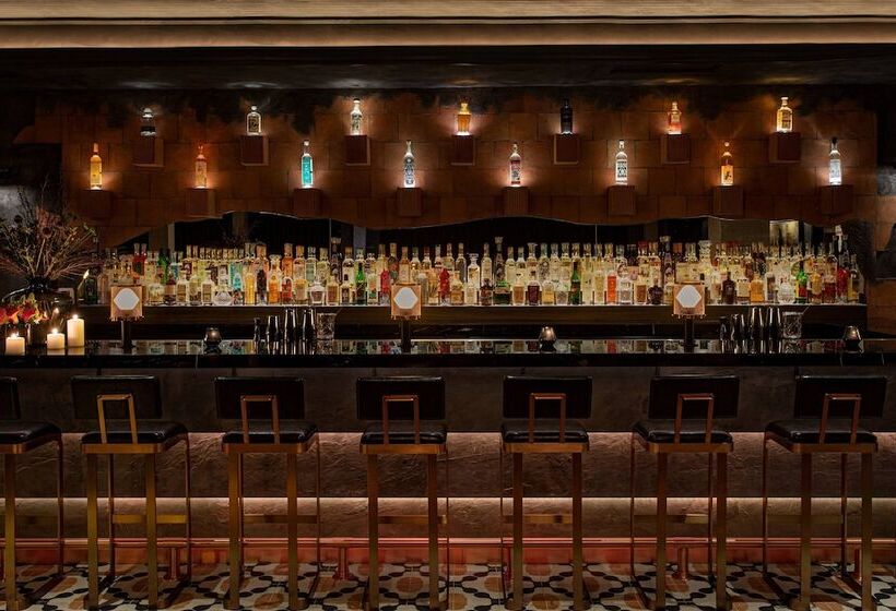 Moxy Miami South Beach