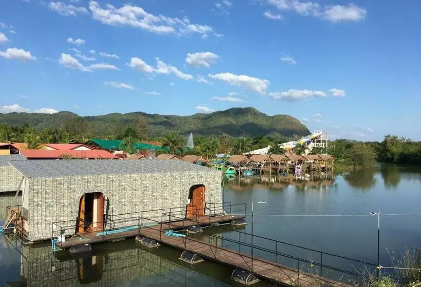 Hotelli Suannamphukradueng &suansook Resort