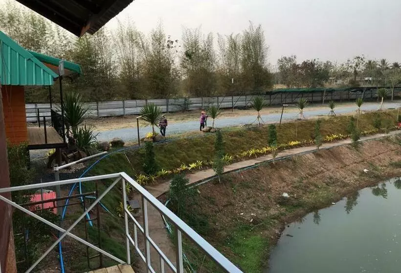 Hotelli Suannamphukradueng &suansook Resort