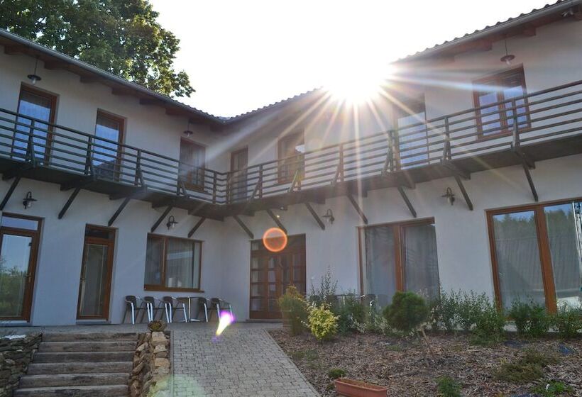 פנסיון Farm Kundratice