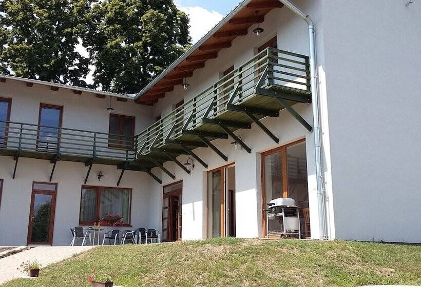 פנסיון Farm Kundratice