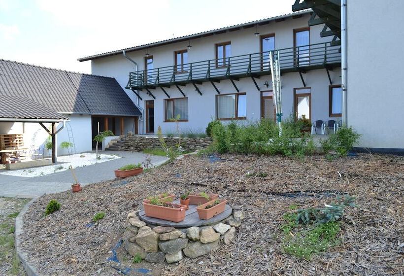 פנסיון Farm Kundratice