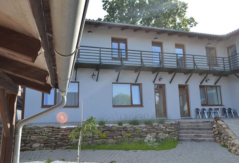 פנסיון Farm Kundratice