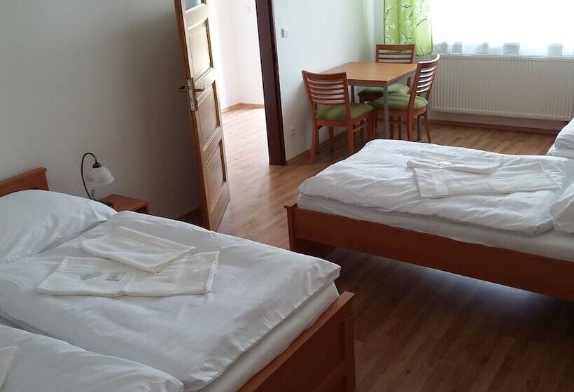 פנסיון Farm Kundratice