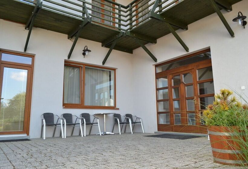 פנסיון Farm Kundratice