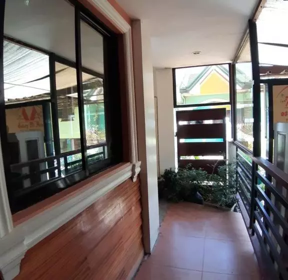 هتل Bahay Ni Ate Bed And Breakfast
