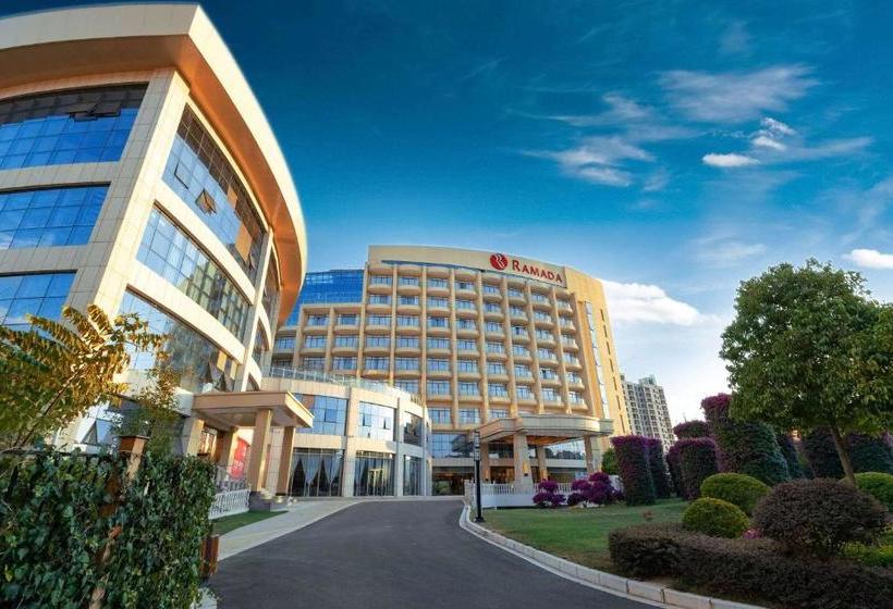 ホテル Ramada By Wyndham Kunming Yiliang