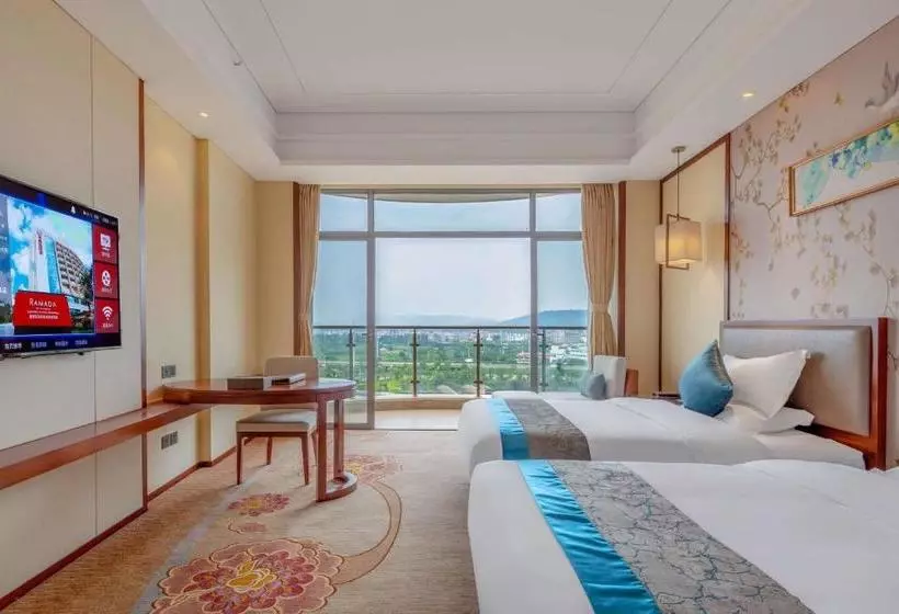 ホテル Ramada By Wyndham Kunming Yiliang