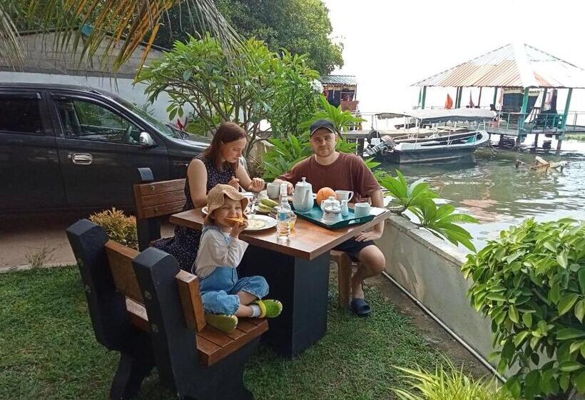 Alberg Araliya Lagoon Park Resort