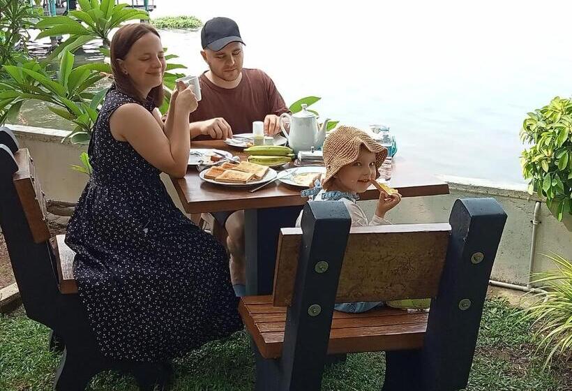 Alberg Araliya Lagoon Park Resort