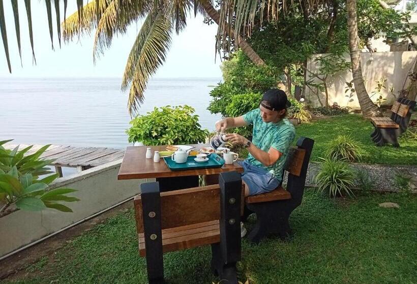 Alberg Araliya Lagoon Park Resort