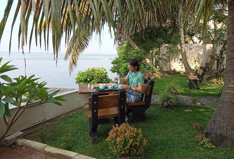 Alberg Araliya Lagoon Park Resort