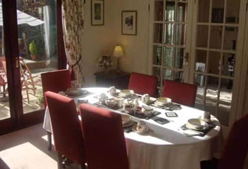 Aamiaismajoitus (B&B) Claddagh Guest House