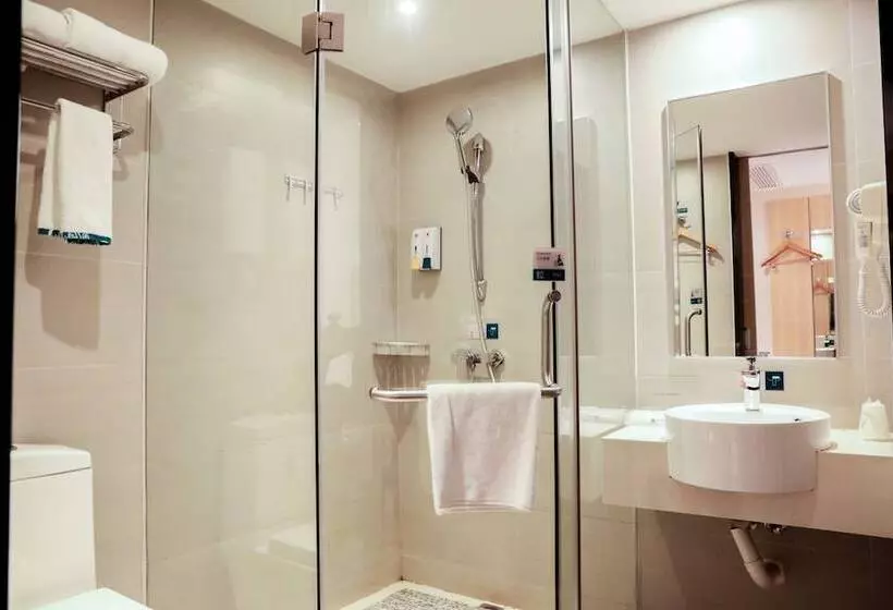 Hotelli Cc Inn Guangzhou Renhe Station