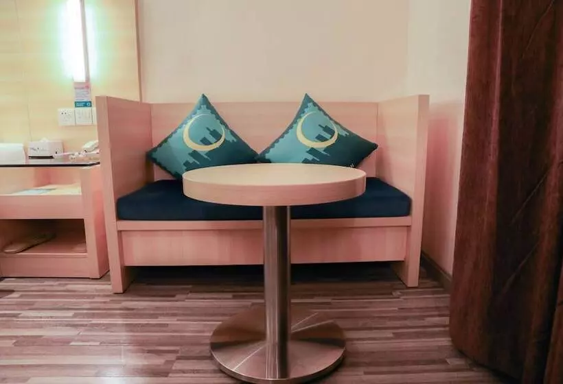 Hotelli Cc Inn Guangzhou Renhe Station